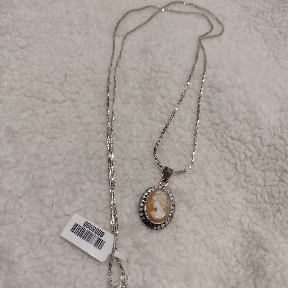 Necklace - Picture 3 of 4